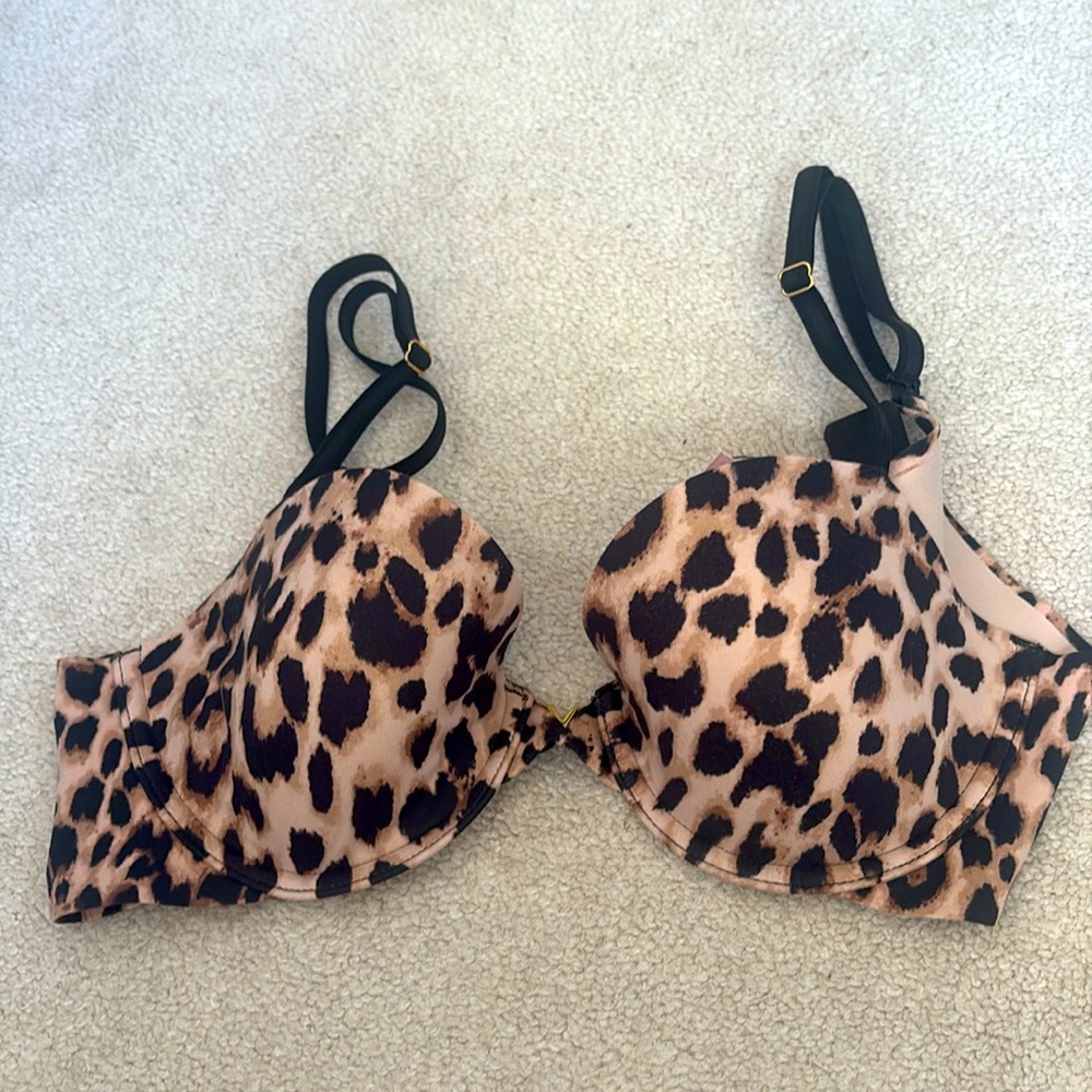 Victoria’s Secret lined Demi leopard print bra. Great condition size 32D